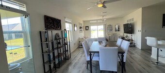 Spacious 5-bedroom house with AC, WiFi in fantastic Rockledge