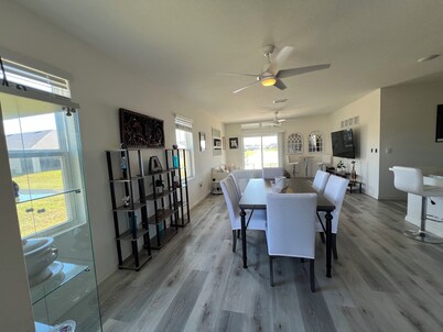 Spacious 5-bedroom house with AC, WiFi in fantastic Rockledge