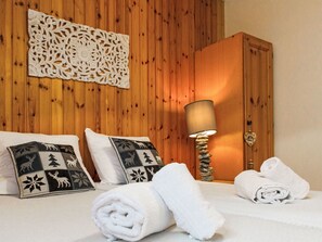 TV, fireplace, DVD player