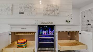 4 bedrooms, desk, iron/ironing board, free WiFi