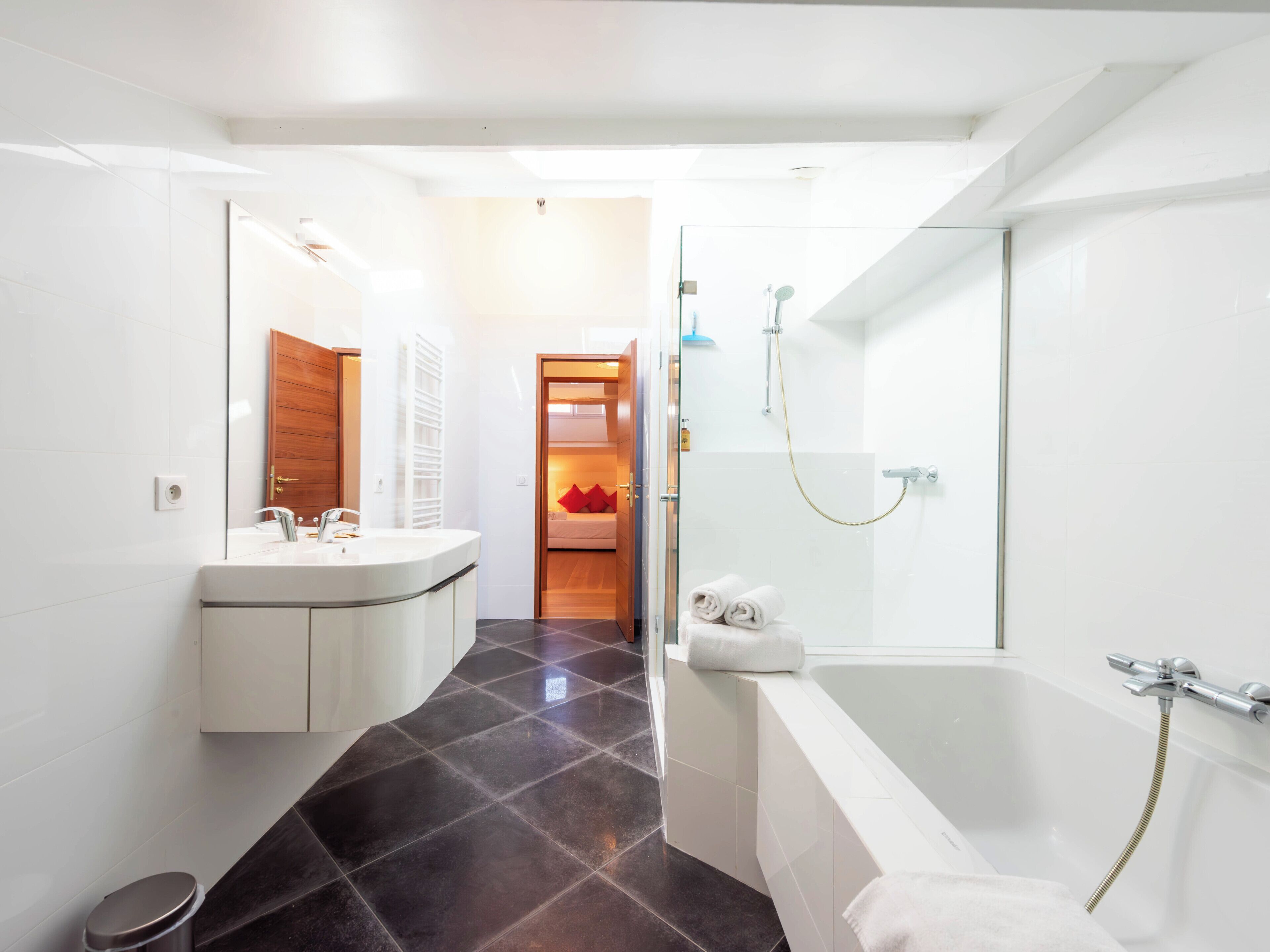 Shower, hair dryer, towels