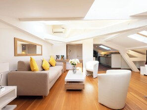 TV - Luxurious Studio/Loft – 3 MINUTES FROM LA CROISETTE (Cannes)