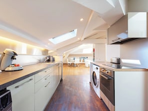 Fridge, microwave, oven, stovetop - Luxurious Studio/Loft – 3 MINUTES FROM LA CROISETTE (Cannes)