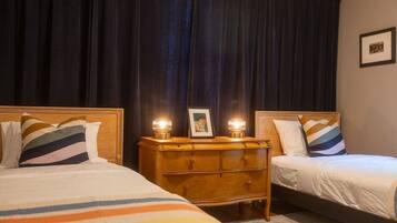 3 bedrooms, desk, iron/ironing board, WiFi