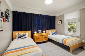 Unclassified image, 4 of 30, button