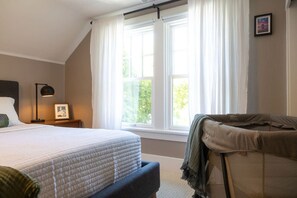 3 bedrooms, desk, iron/ironing board, WiFi - The Orchard Lux: Walking Distance to UO (Eugene)