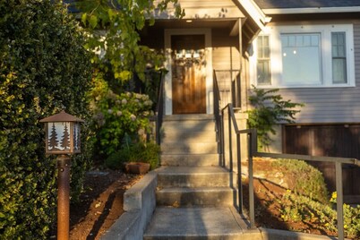 The Orchard Lux: Walking Distance to UO