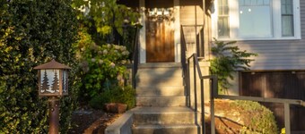 The Orchard Lux: Walking Distance to UO