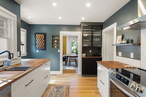 Unclassified image, 2 of 30, button