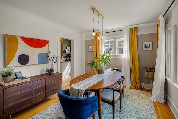 Unclassified image, 1 of 30, button