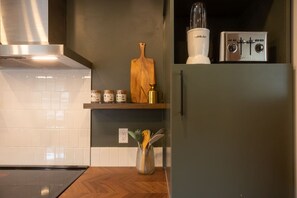 Unclassified image, 2 of 50, button