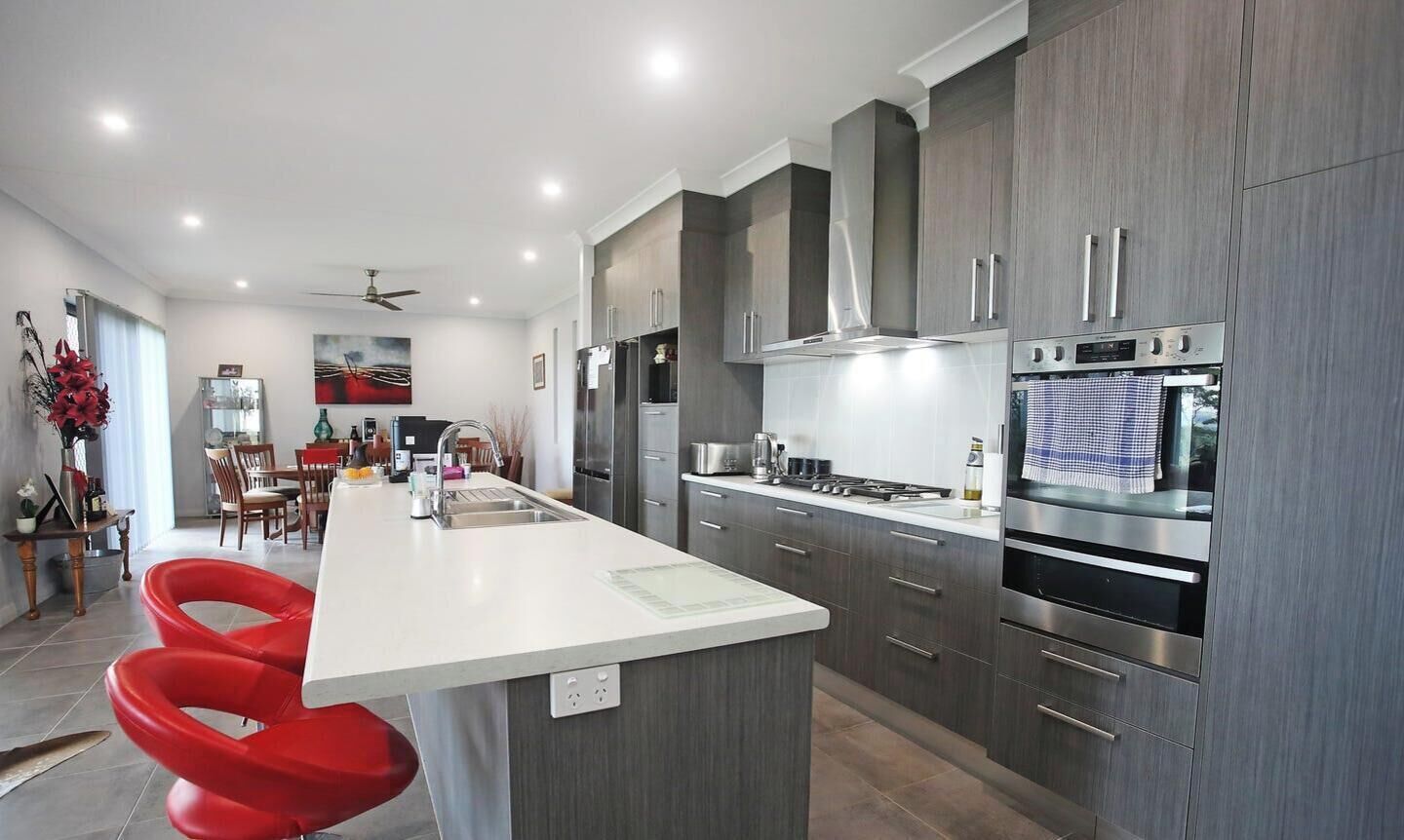 Køleskab, mikrobølgeovn, ovn, kogeplade