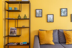 Interior - St Peters Colorful 3BDR Apartment (Roma)