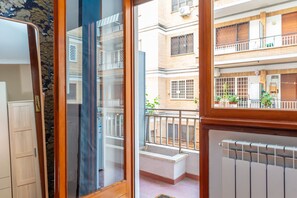 Interior - St Peters Colorful 3BDR Apartment (Roma)