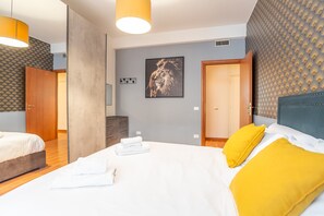 2 bedrooms, iron/ironing board, free WiFi, bed sheets - St Peters Colorful 3BDR Apartment (Roma)