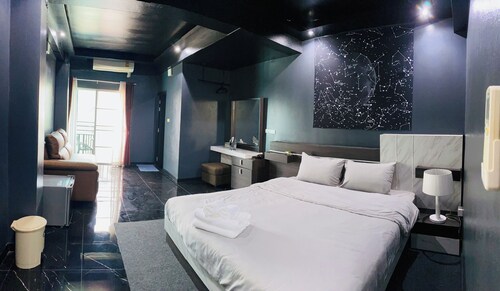 Spacious 5-bedroom 5.5 bathrooms  townhome in Nimman with airport pick up