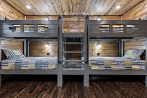 4 bedrooms, free WiFi, bed sheets