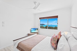 3 bedrooms, iron/ironing board, WiFi, bed sheets - View Whitsundays - 3 bed 2 bath Villa (Cannonvale)
