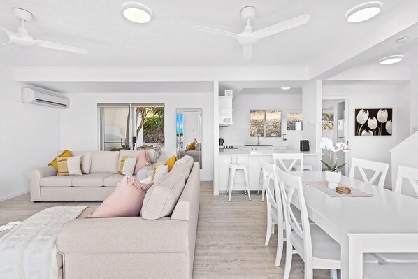 Interior - View Whitsundays - 3 bed 2 bath Villa (Cannonvale)