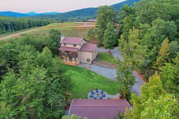 Exterior - Vineside Manor | Family Reunion & Group Retreat (Cleveland)