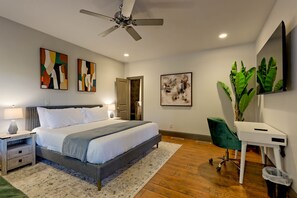 6 bedrooms, desk, iron/ironing board, travel cot - Vineside Manor | Family Reunion & Group Retreat (Cleveland)