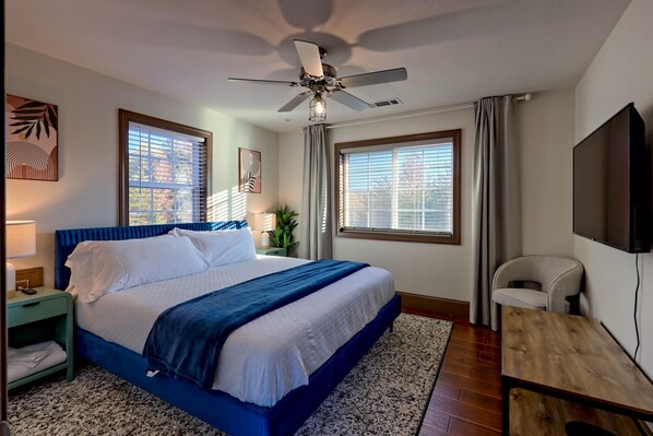 6 bedrooms, desk, iron/ironing board, travel cot