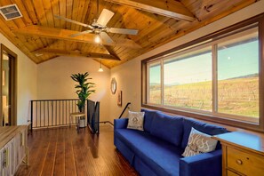 TV connectée, cheminée, jeux vidéo, baby-foot