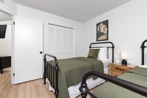 2 bedrooms, desk, iron/ironing board, free WiFi
