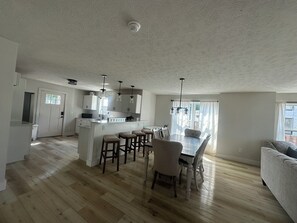 Unclassified image, 2 of 22, button