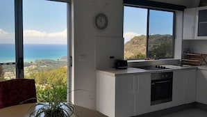 Private kitchen - ON TOP OF THE WORLD Garden Studio
Panoramic Ocean Views, Close to Town & Beaches (Korora)