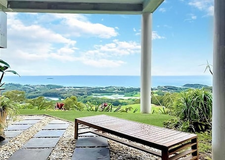 Property grounds. ON TOP OF THE WORLD Garden Studio
Panoramic Ocean Views, Close to Town & Beaches