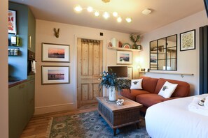 1 bedroom, desk, iron/ironing board, free WiFi