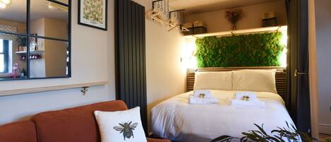 1 bedroom, desk, iron/ironing board, free WiFi