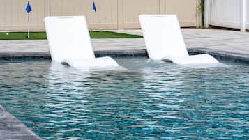 Inomhuspool och uppvärmd pool