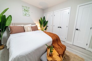 1 bedroom, iron/ironing board, WiFi, bed sheets - Charming 1 bedroom Boho retreat- Close to downtown  (Ottawa)