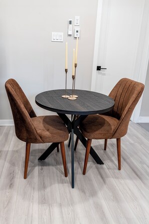 Dining - Charming 1 bedroom Boho retreat- Close to downtown  (Ottawa)