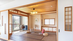 A traditional Japanese room with tatami flooring, sliding doors, and a view of the outdoors. - Spacious 3-bedroom family-friendly parkside apartment w/WiFi in charming Sapporo (Sapporo)