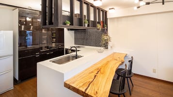 Fridge, microwave, stovetop, electric kettle