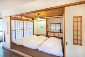 3 bedrooms, desk, iron/ironing board, free WiFi - Relaxed and Quiet Parkside Family Apartment in Sapporo | 350m to Subway Station (Sapporo)
