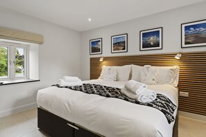 4 chambres, lit parapluie, accès Internet, draps fournis