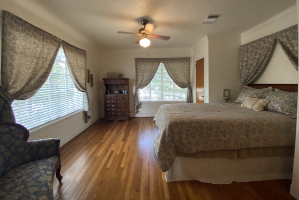 5 bedrooms, bed sheets