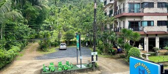 Boom Hostel Khao Sok