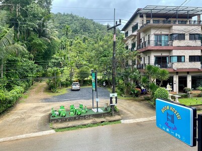 Boom Hostel Khao Sok