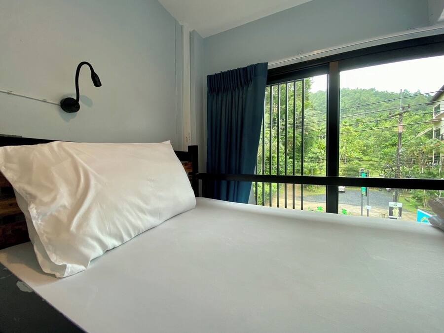 Blackout drapes, free WiFi