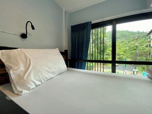 Sri Fah | Cortinas opacas y wifi gratis