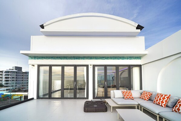 Property grounds - 10 bedrooms beachfront luxury pool villa sea view rooftop  (Muang Pattaya)