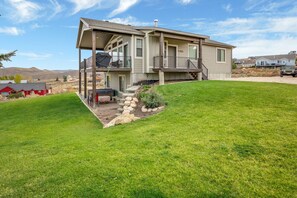 Exterior - Baileys Bungalow | Hot Tub, Fire Pit & Views! (Garden City)