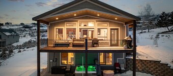 Private Hot Tub! Ideal Beach! Lake Views!