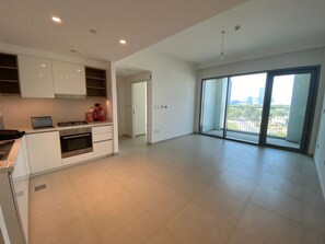 Fridge, microwave, oven, dishwasher - Modern Studio w/ Pool, Gym, Mini Golf, Playground (Dubai)