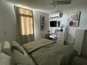 In-room safe, iron/ironing board, travel cot, free WiFi - Apartamerica Garden Apartment, 150 Metres From The (Playa de Las Americas)